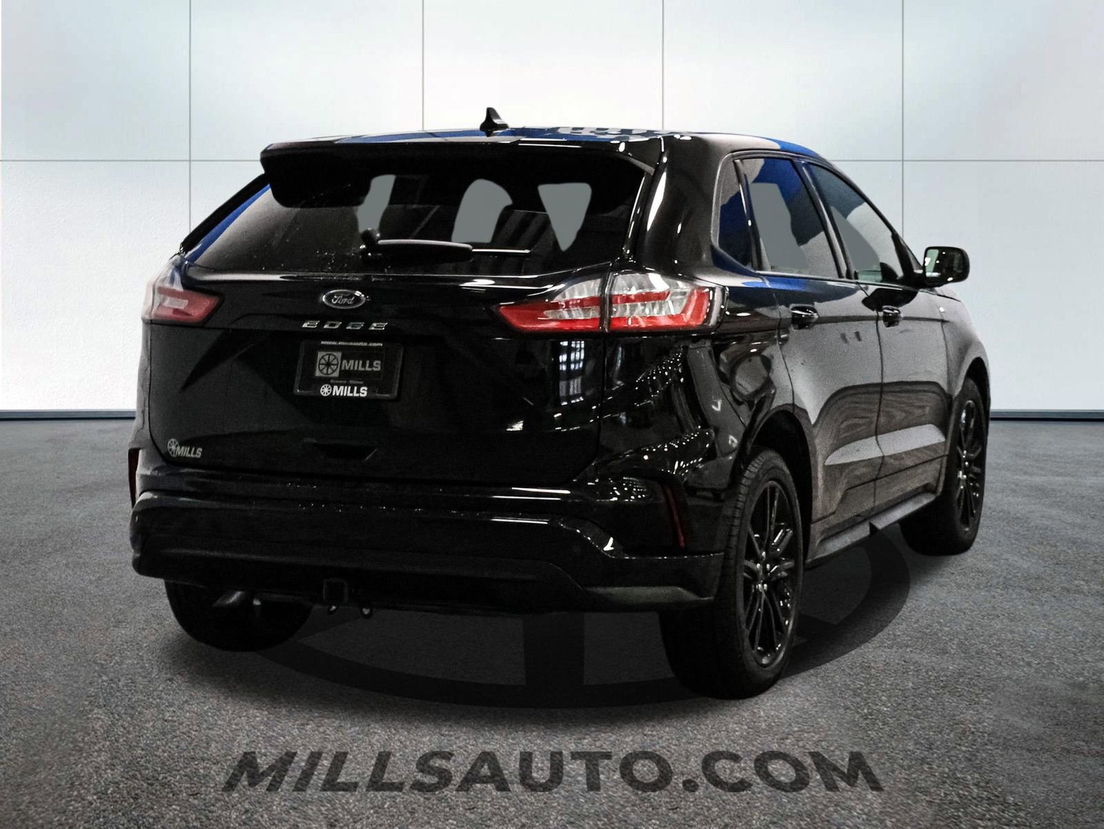 Certified 2024 Ford Edge ST-Line w/ Class II Trailer Tow Package AWD/4WD image 5