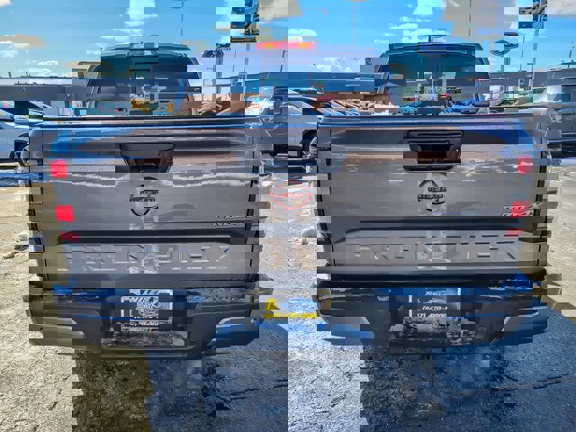 Used 2022 Nissan Frontier PRO-4X w/ Technology Package image 3