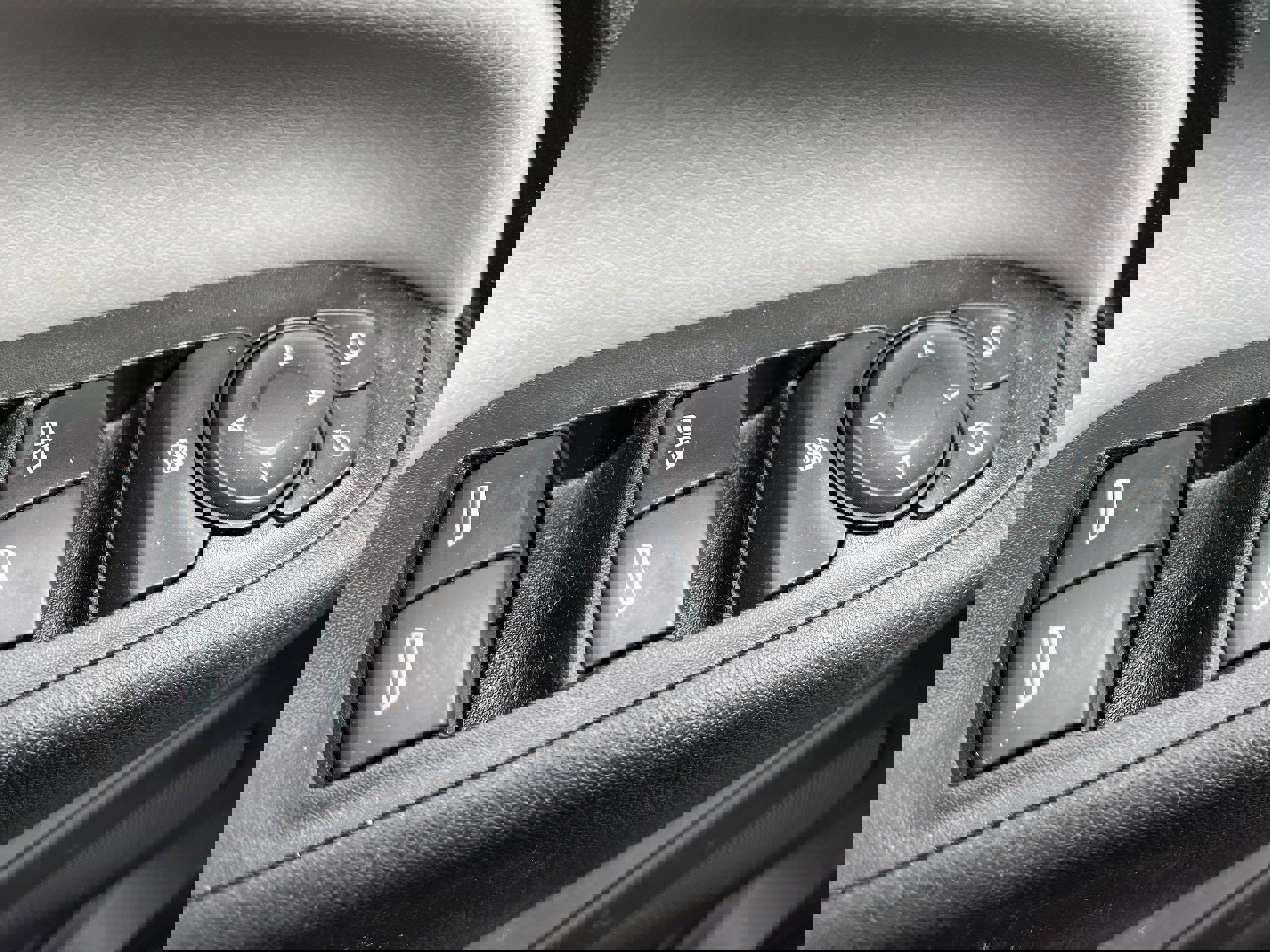 Used 2020 Chevrolet Equinox LS w/ LS Convenience Package image 19