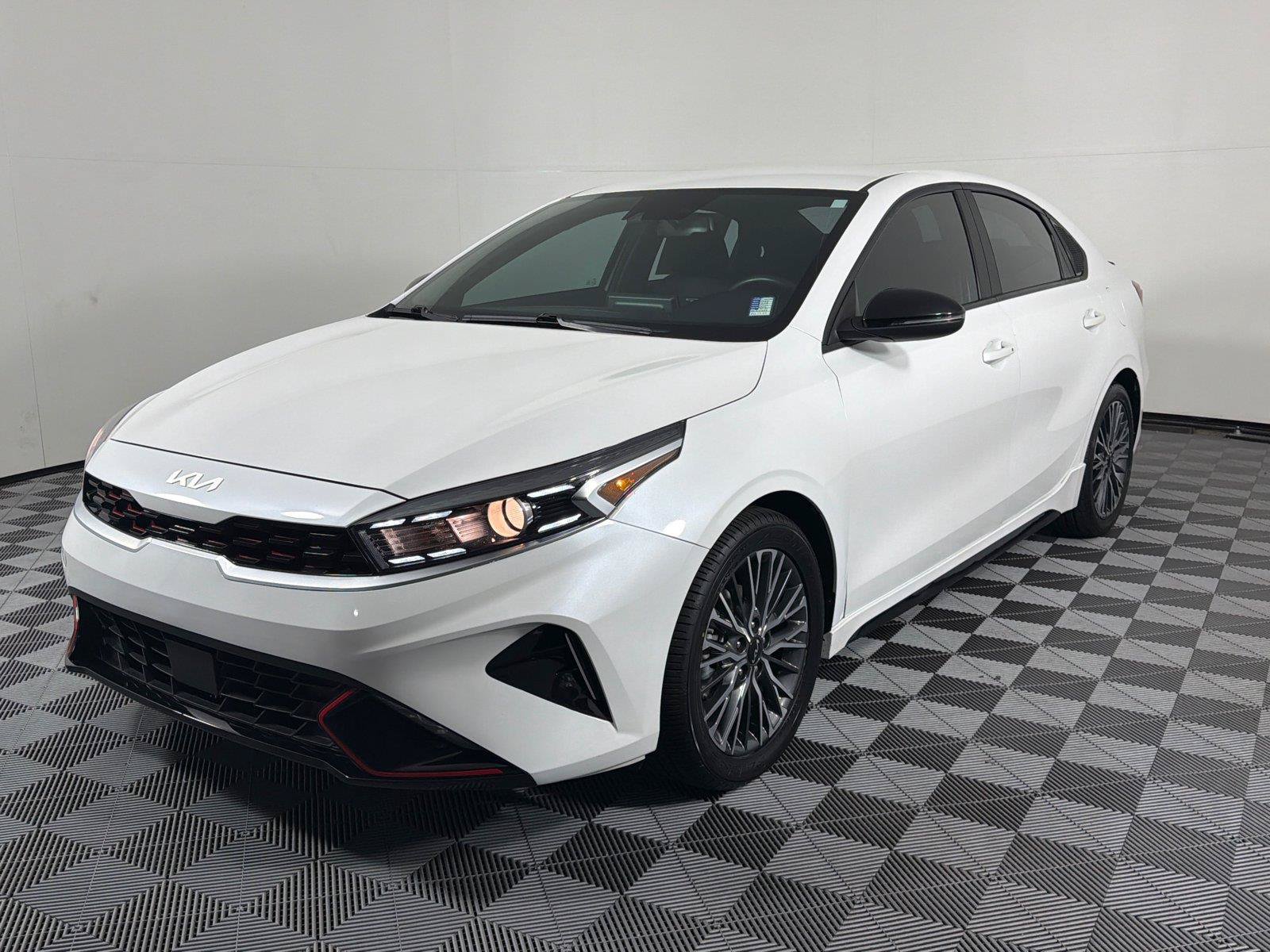 Used 2022 Kia Forte GT-Line w/ GT-Line Technology Package FWD image 3