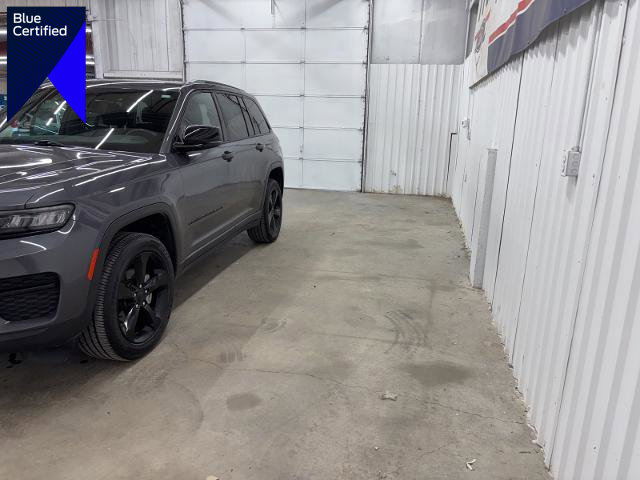 Used 2023 Jeep Grand Cherokee Altitude
