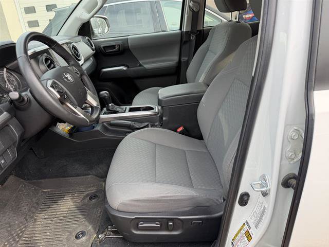 Used 2022 Toyota Tacoma SR5 w/ Technology Package AWD/4WD image 12