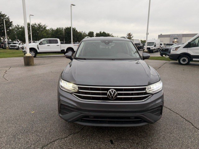 Used 2022 Volkswagen Tiguan SE AWD/4WD image 2