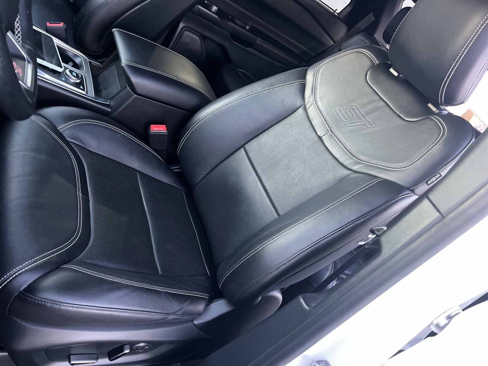 Certified 2020 Ford Explorer ST w/ ST Street Pack image 13