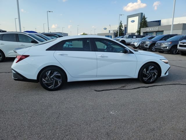 Used 2025 Hyundai Elantra Sport FWD image 6