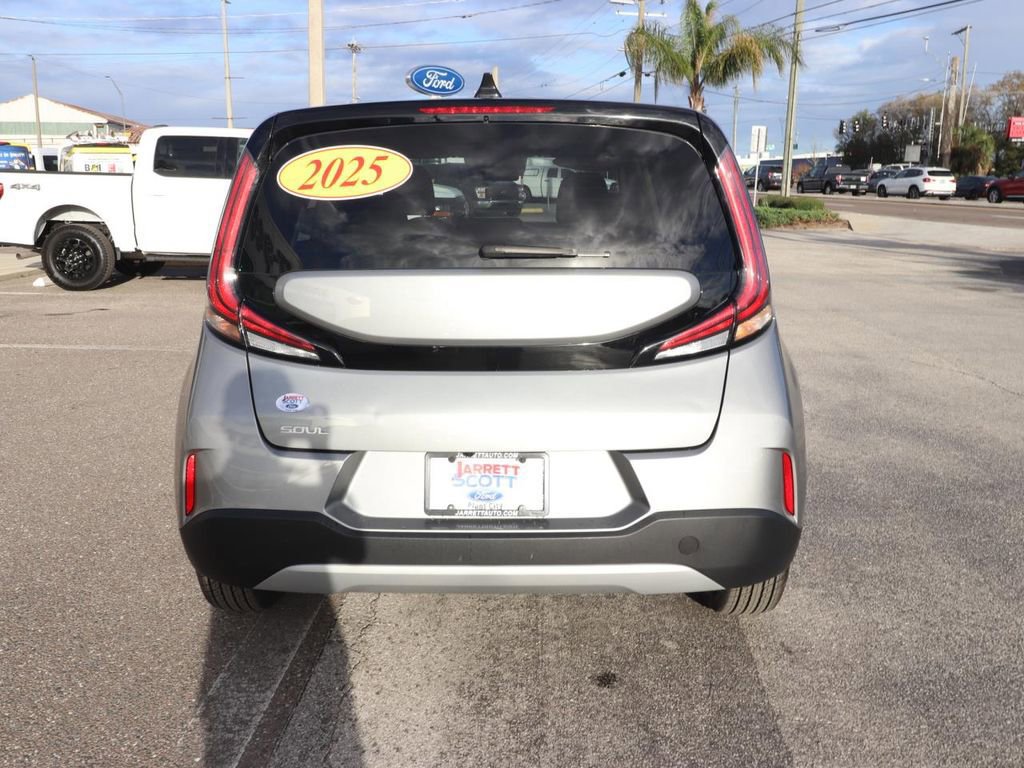 Used 2025 Kia Soul LX w/ LX Technology Package image 4