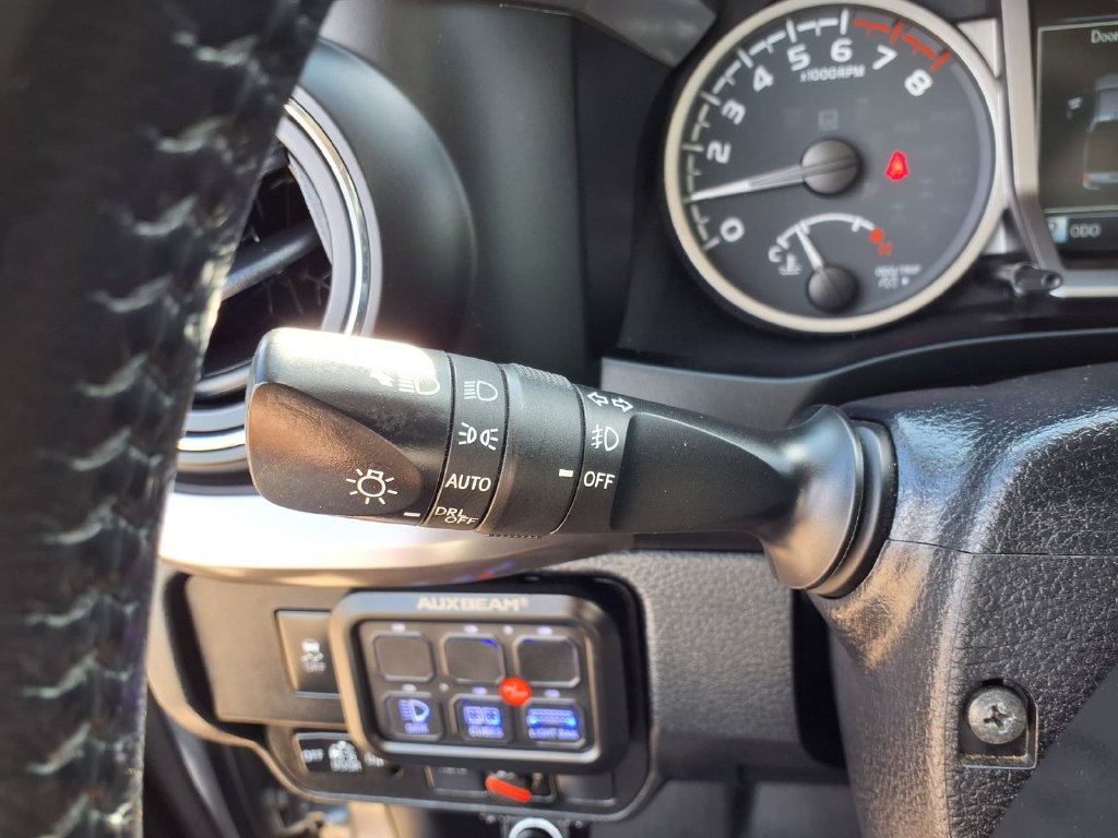 Used 2022 Toyota Tacoma SR5 w/ Technology Package AWD/4WD image 19