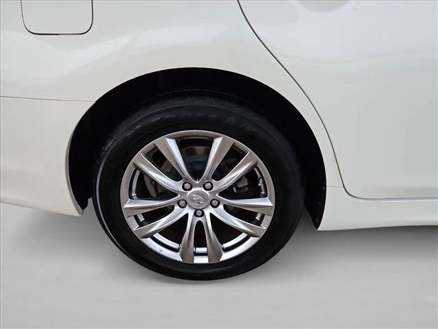 Used 2019 INFINITI Q70 Luxe AWD/4WD image 16