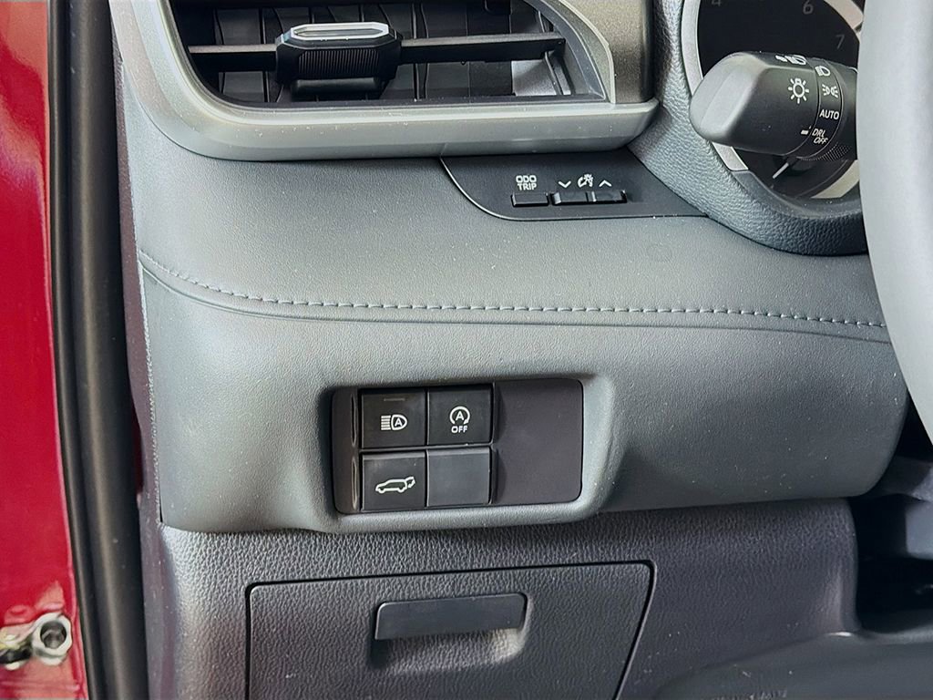 Used 2023 Toyota Highlander XLE AWD/4WD image 32