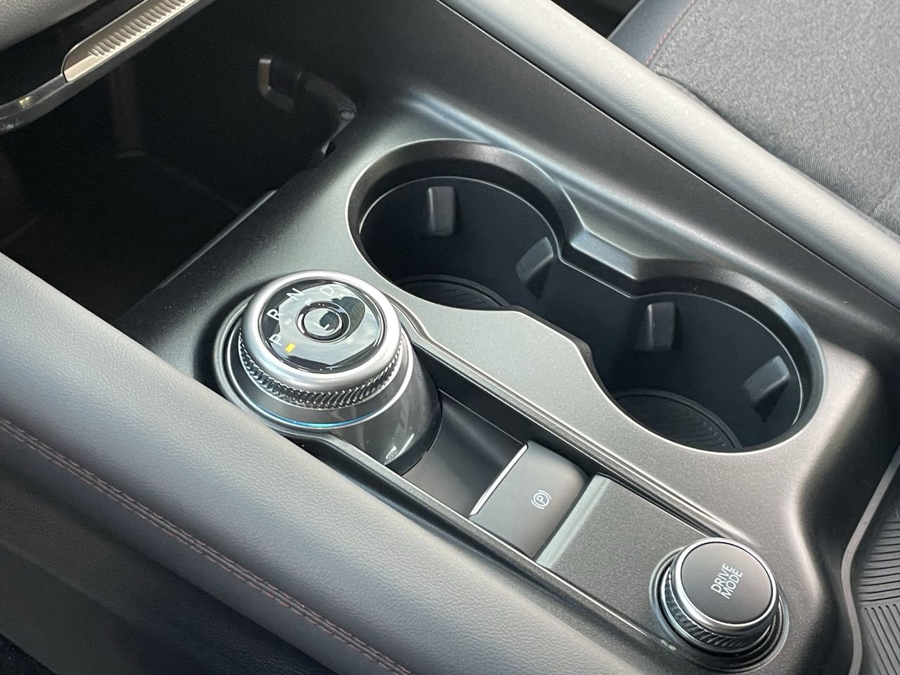 Certified 2025 Ford Explorer Active image 31