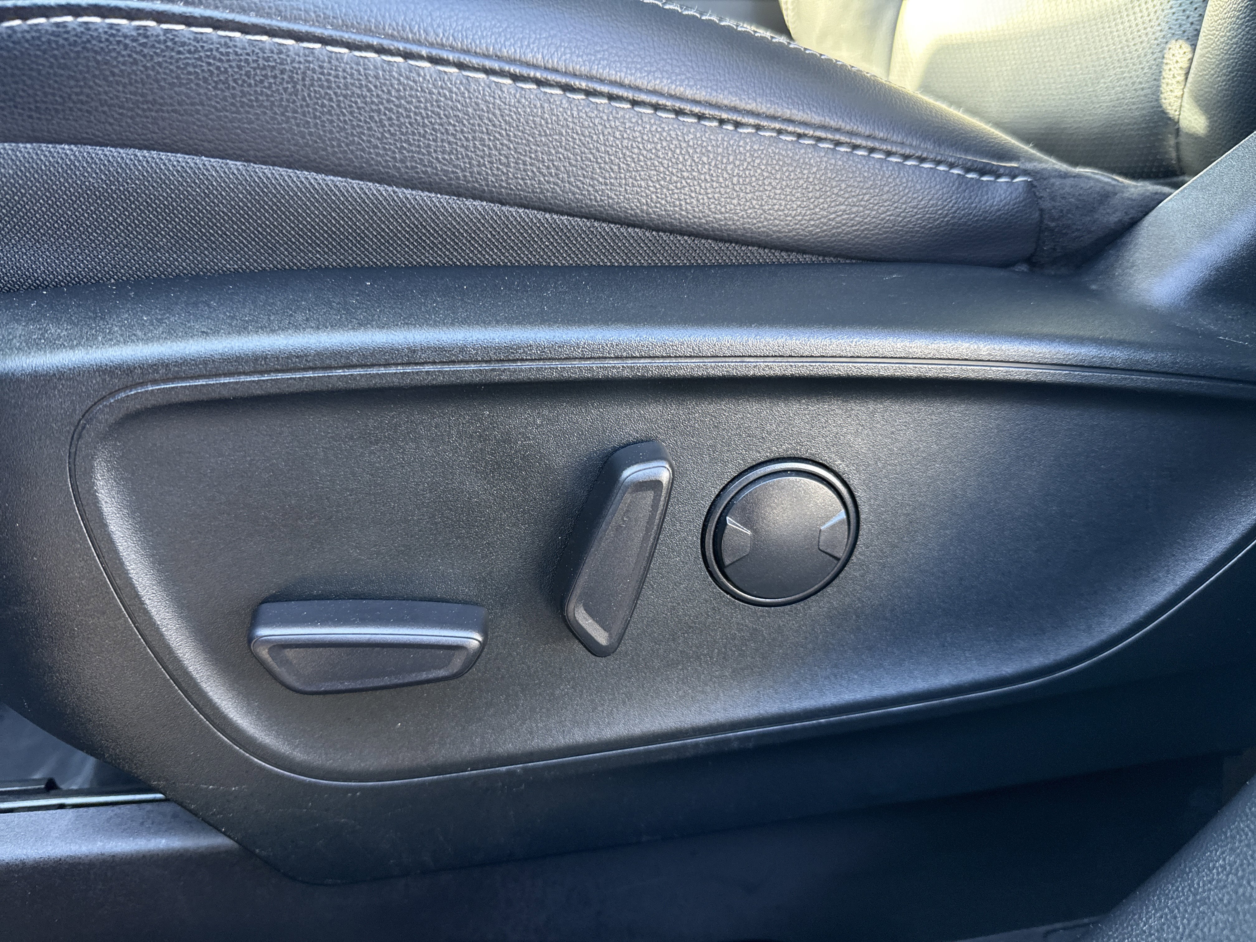 Certified 2022 Ford Escape Titanium image 14