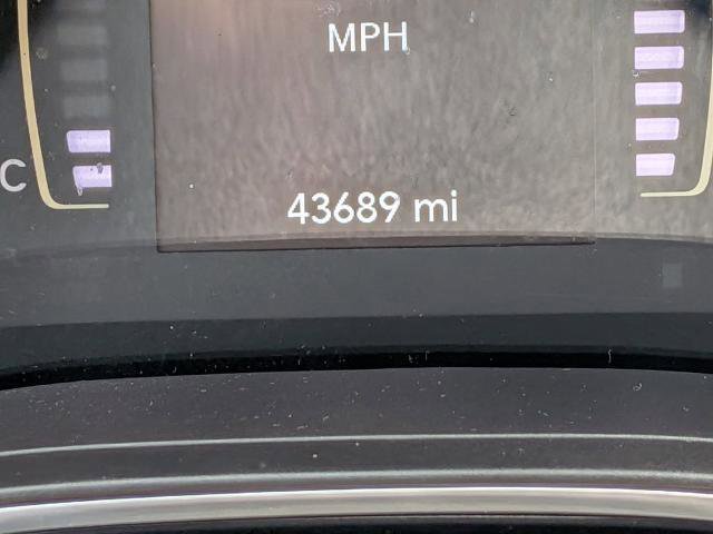 Used 2019 Jeep Cherokee Latitude w/ Popular Appearance Group FWD image 28