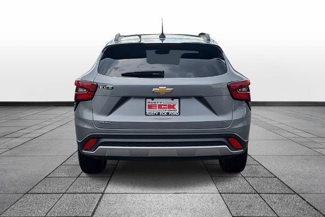 Used 2025 Chevrolet Trax LT w/ LT Convenience Package FWD image 6