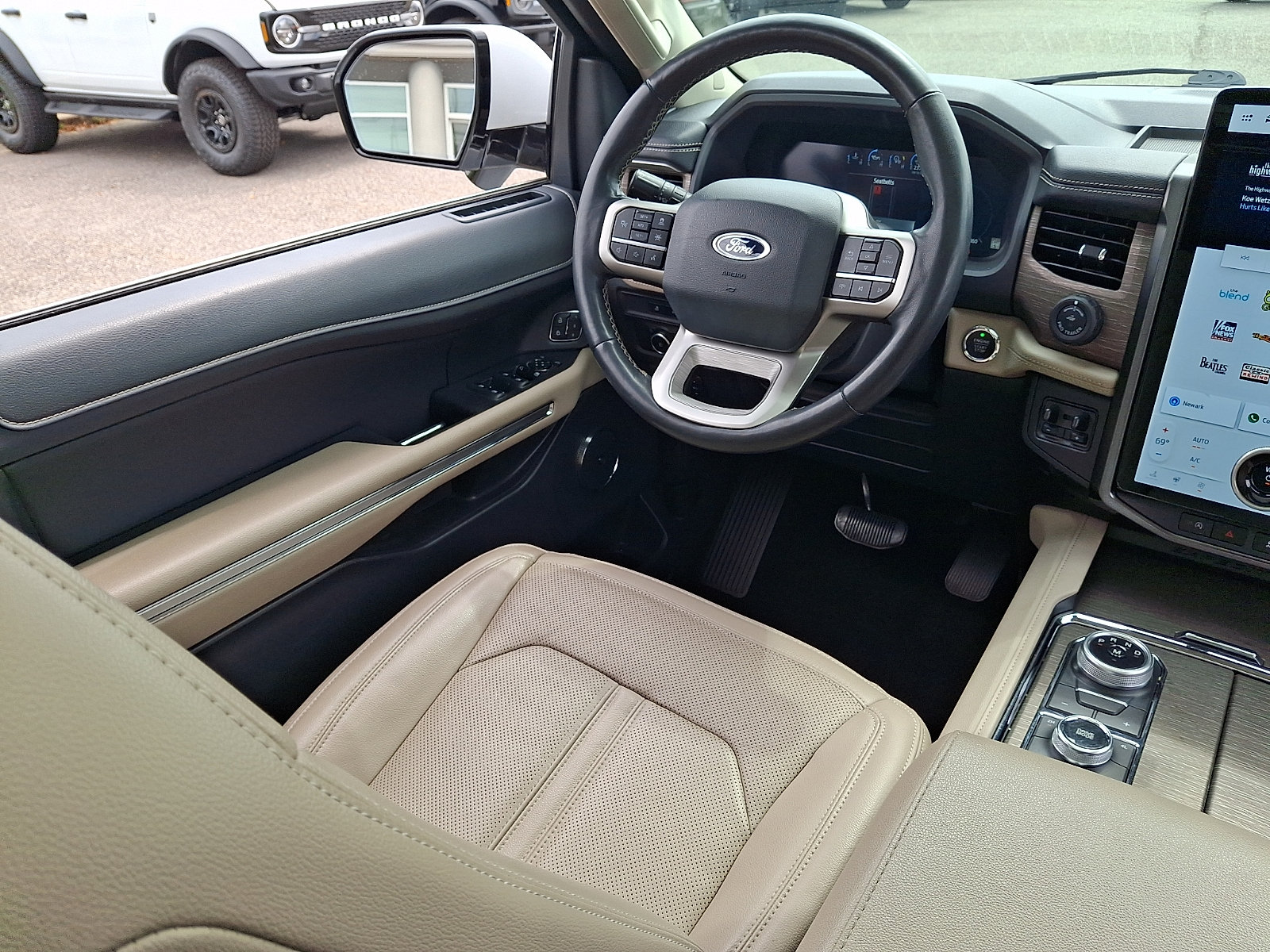 Certified 2023 Ford Expedition Limited AWD/4WD image 13