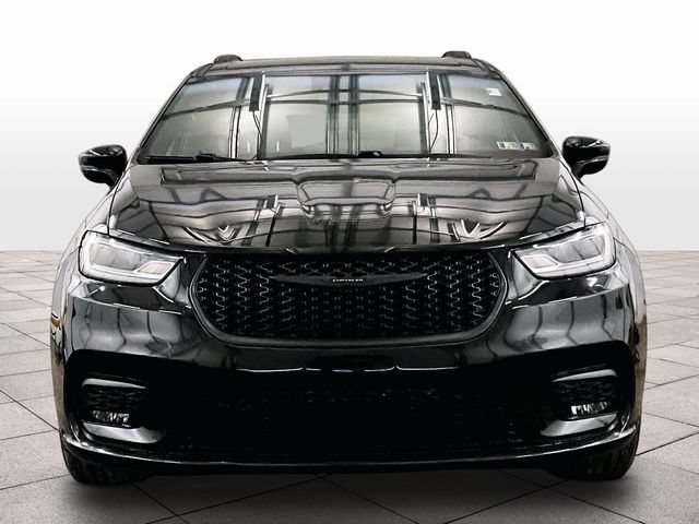 Used 2022 Chrysler Pacifica Touring-L w/ S Appearance Package AWD/4WD image 3