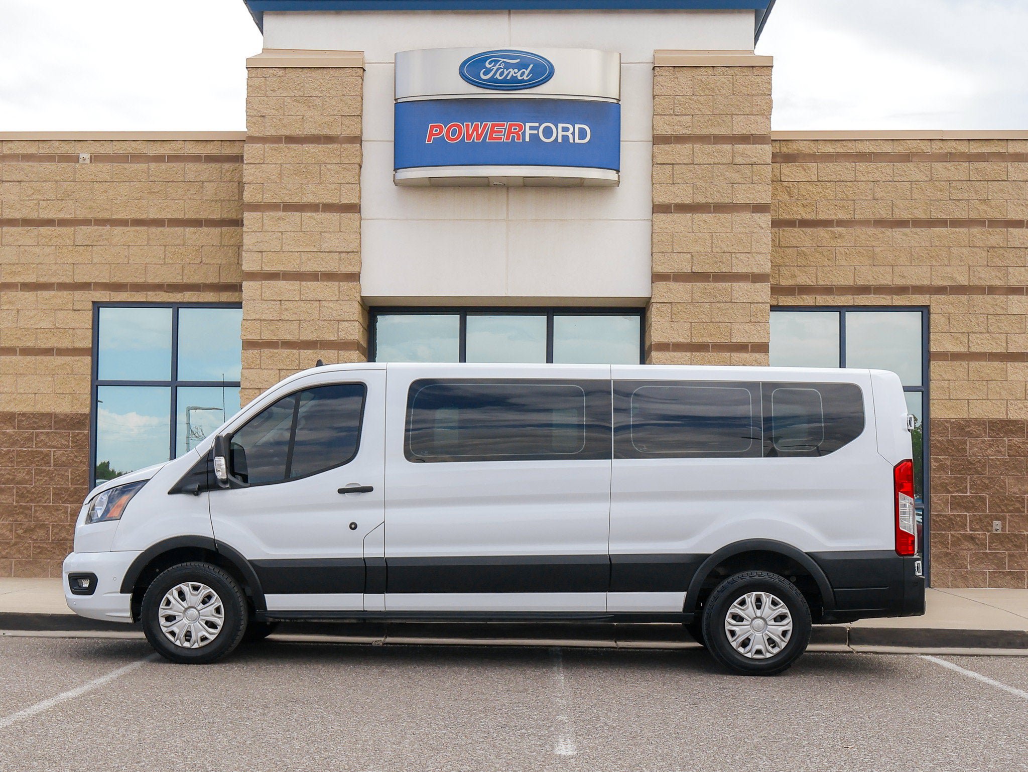 Certified 2023 Ford Transit 350 XLT RWD image 9