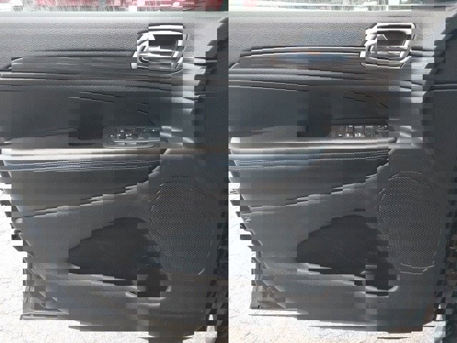 Used 2019 Jeep Grand Cherokee Laredo image 16