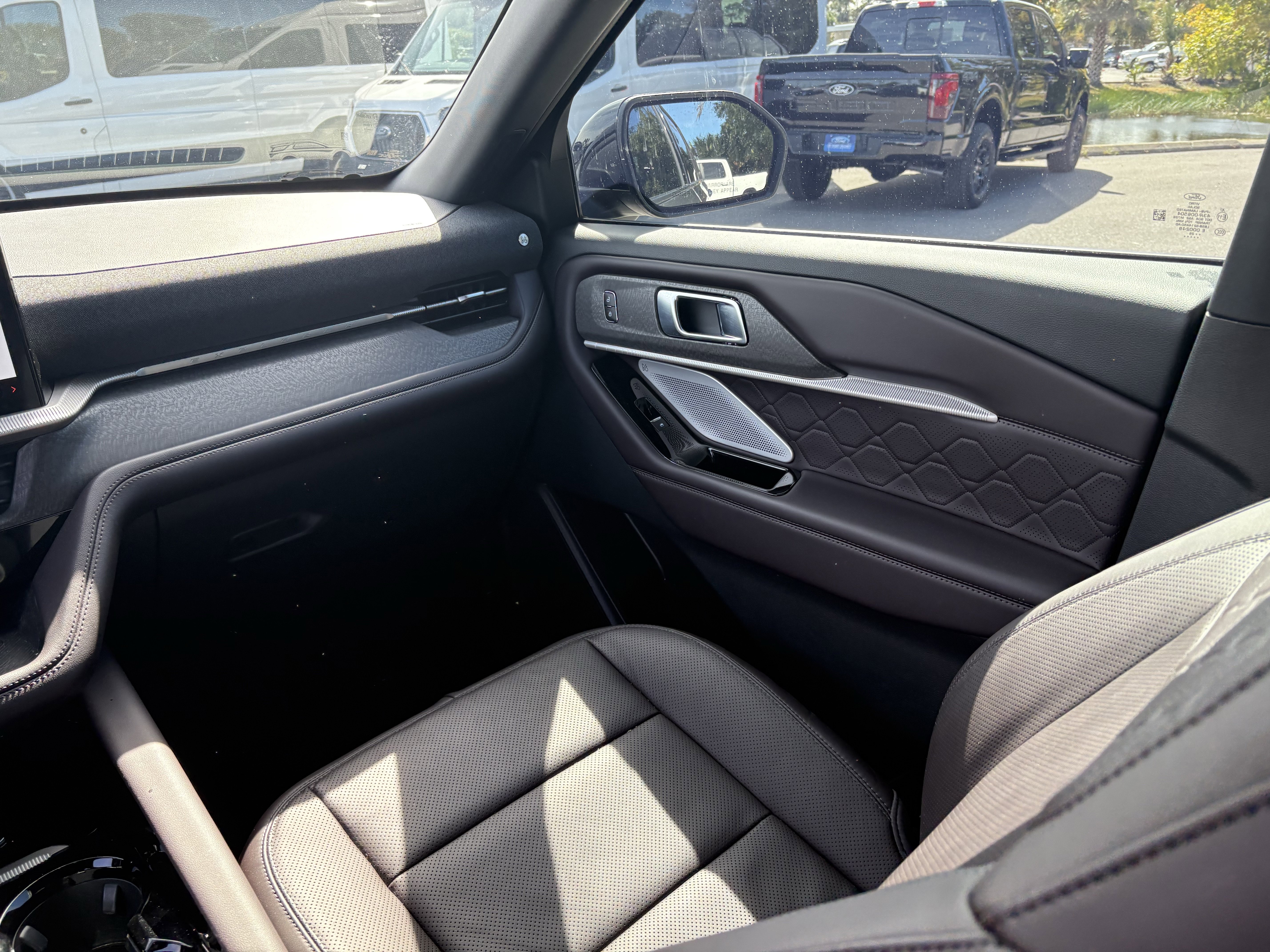 Certified 2025 Ford Explorer Platinum w/ Ultimate Package image 19