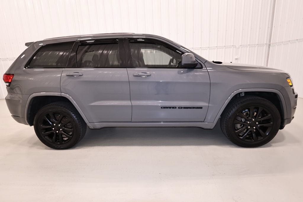 Used 2020 Jeep Grand Cherokee Altitude AWD/4WD image 2