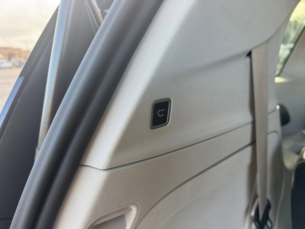 Used 2024 Chrysler Pacifica Limited FWD image 26
