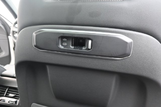 Used 2025 BMW X5 xDrive50e AWD/4WD image 32