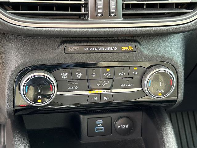 Certified 2022 Ford Escape SE w/ SE Sport Appearance Package image 19