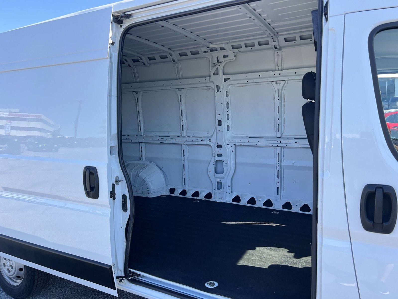 Used 2022 RAM ProMaster 2500 FWD image 30