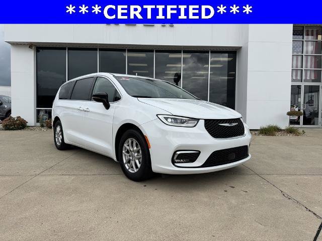 Used 2024 Chrysler Pacifica Touring-L image 1