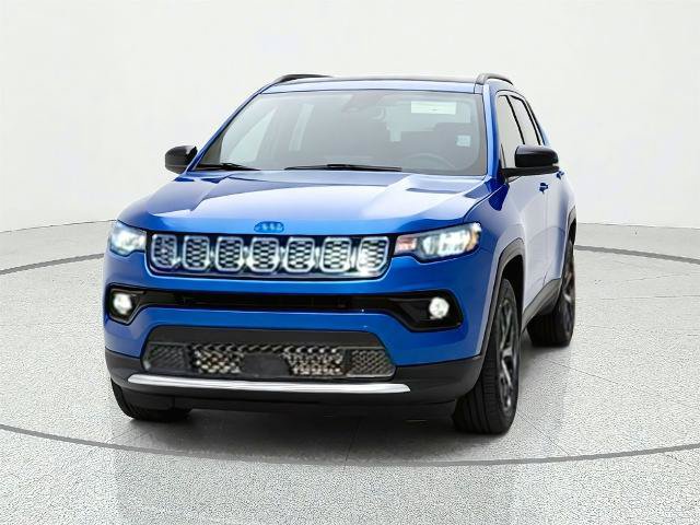 Used 2025 Jeep Compass Limited AWD/4WD image 3