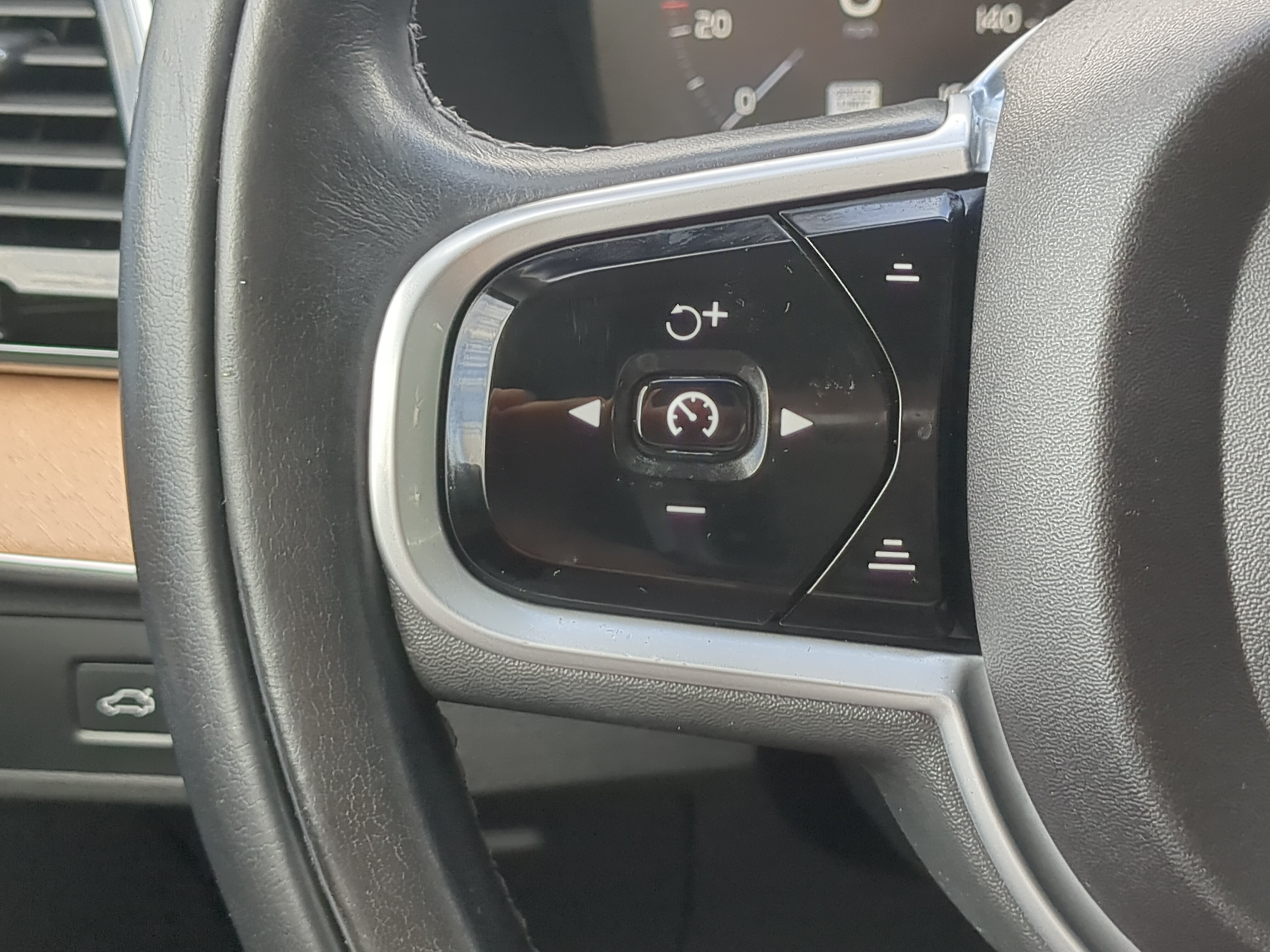 Used 2019 Volvo XC90 T6 Inscription w/ Advanced Package AWD/4WD image 23