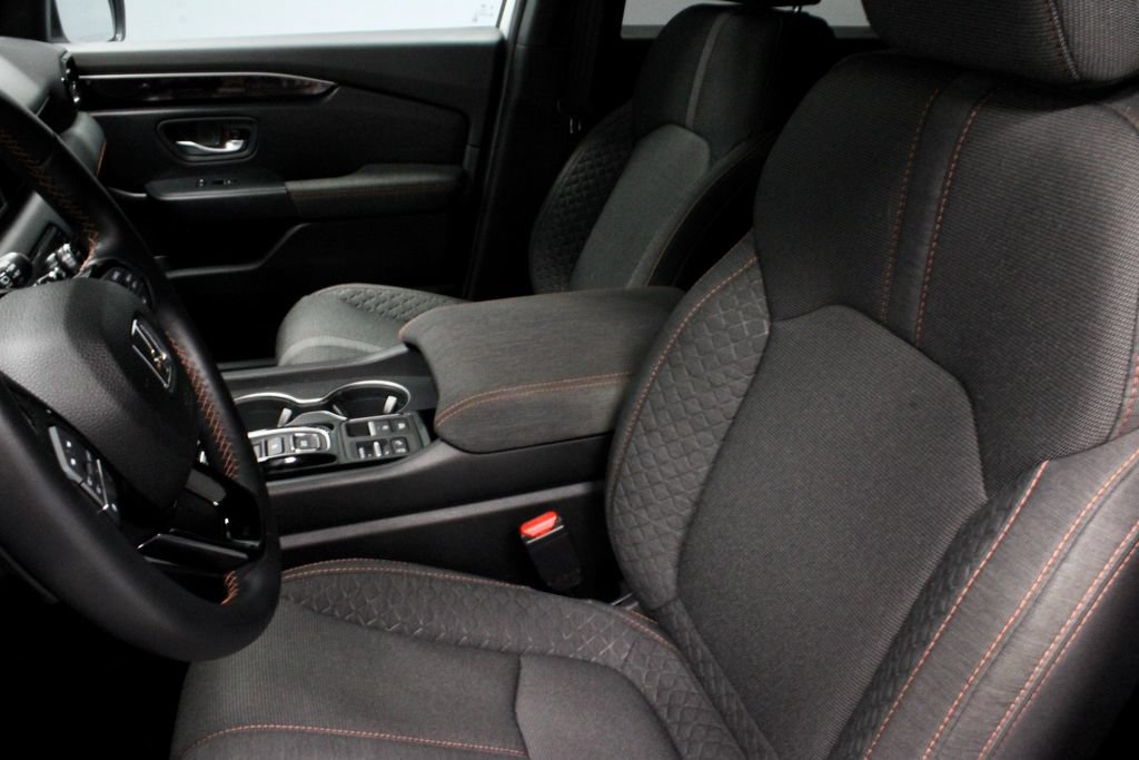 Used 2025 Honda Pilot Sport image 23