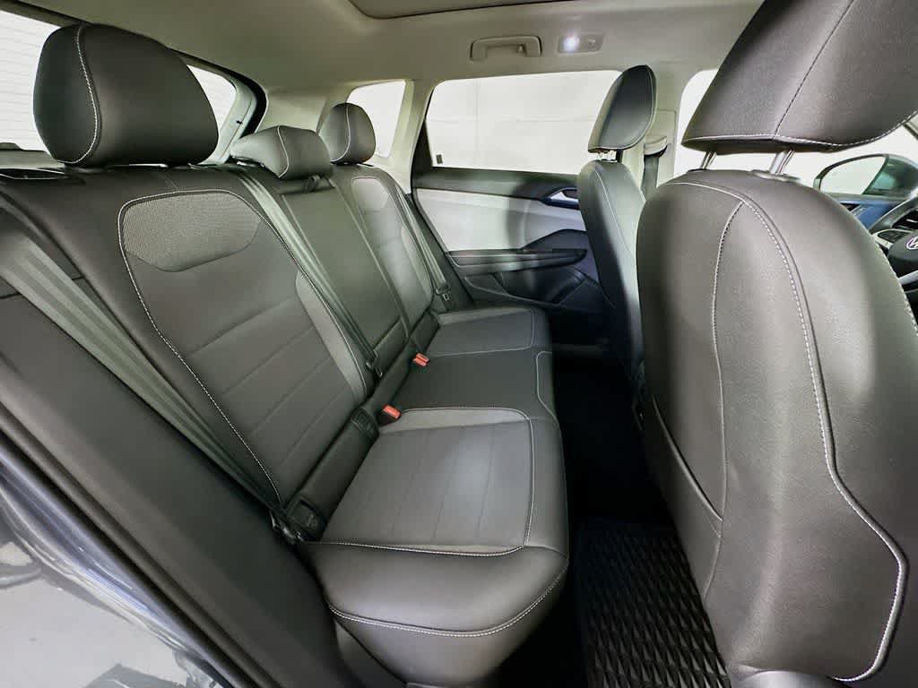 Used 2024 Volkswagen Taos SE w/ Panoramic Sunroof Package AWD/4WD image 31