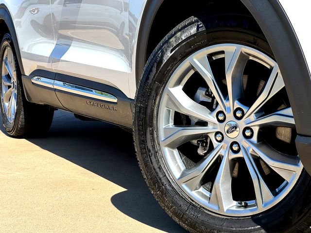 Certified 2020 Ford Explorer XLT w/ Equipment Group 202A image 6