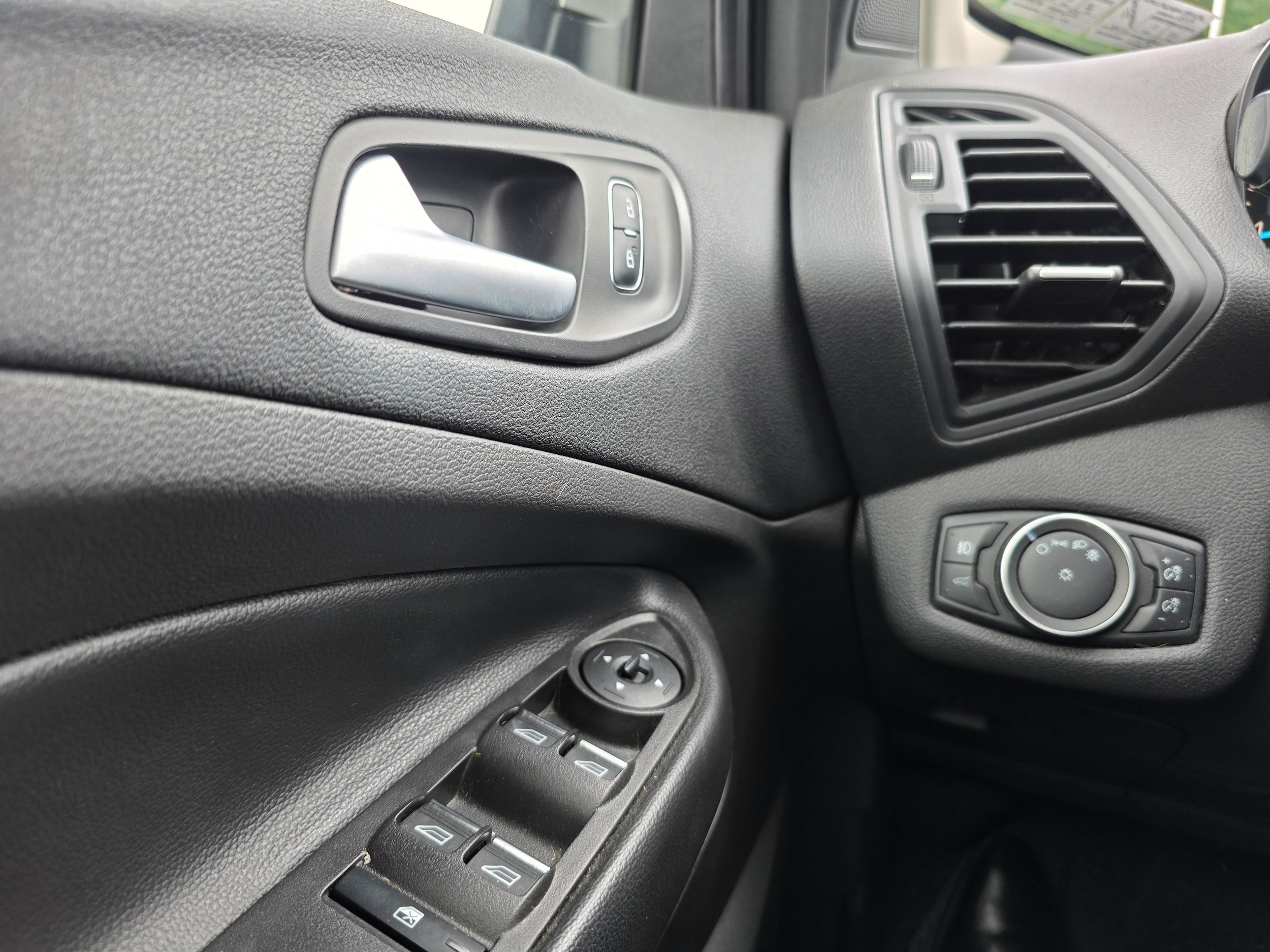 Certified 2019 Ford Escape SE AWD/4WD image 15