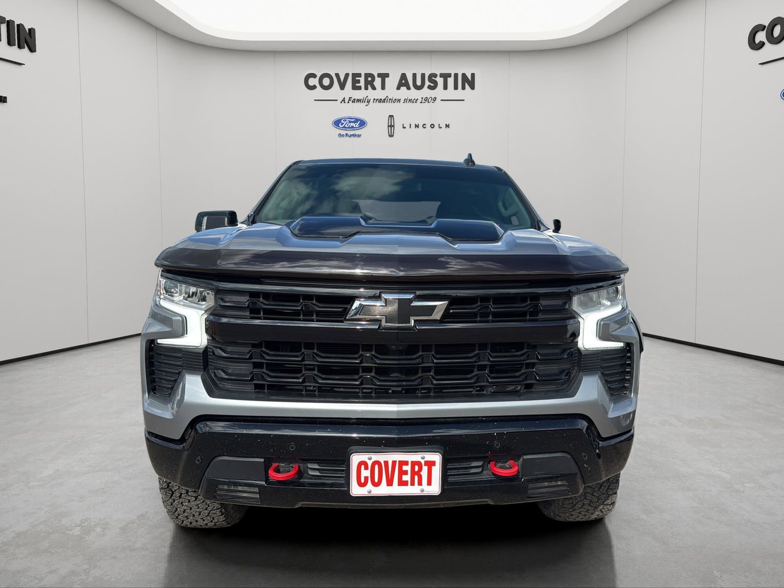 Used 2024 Chevrolet Silverado 1500 LT Trail Boss w/ Convenience Package II AWD/4WD image 8