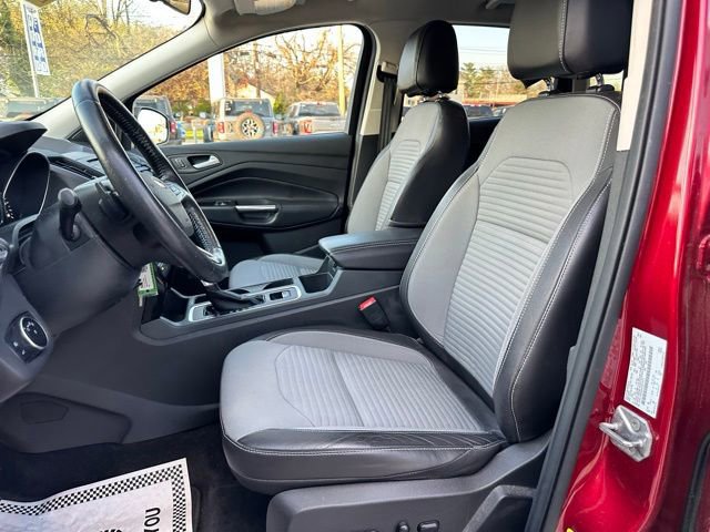 Certified 2017 Ford Escape SE w/ SE Sport Appearance Package AWD/4WD image 33