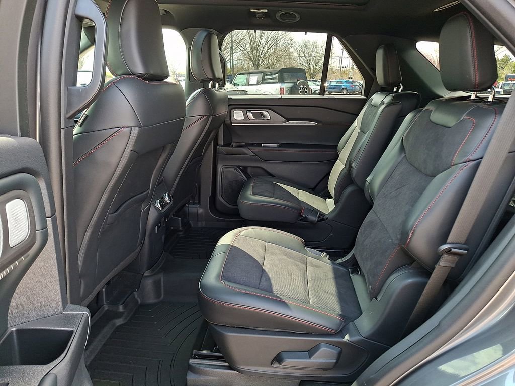 Certified 2025 Ford Explorer ST AWD/4WD image 13