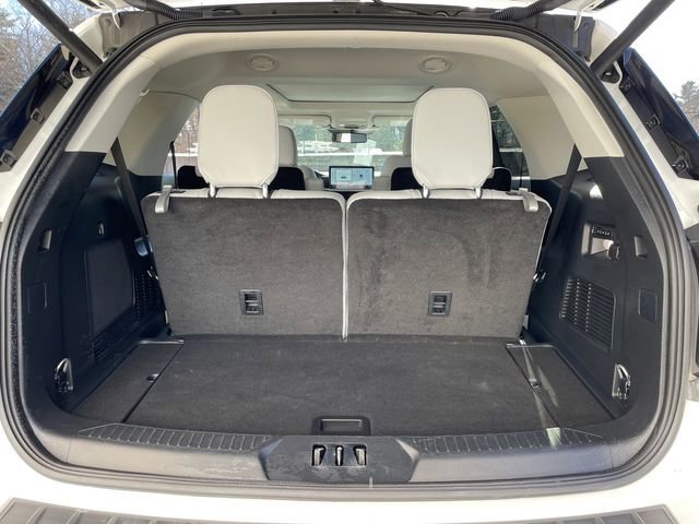 Certified 2025 Ford Explorer Platinum w/ Ultimate Package image 16