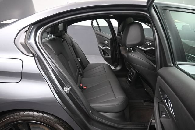 Used 2021 BMW 330i xDrive Sedan w/ M Sport Package AWD/4WD image 25