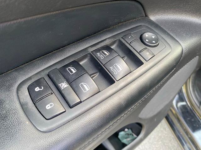 Used 2020 Jeep Grand Cherokee Altitude AWD/4WD image 13