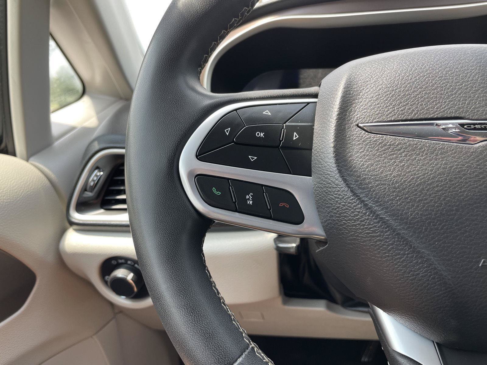 Used 2022 Chrysler Voyager LX FWD image 13
