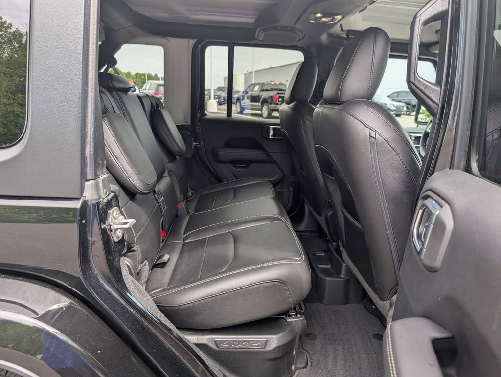 Used 2023 Jeep Wrangler Unlimited Sahara w/ Cold Weather Group AWD/4WD image 19