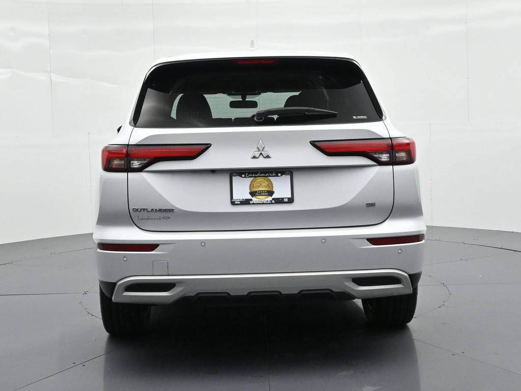 Used 2023 Mitsubishi Outlander SE AWD/4WD image 7