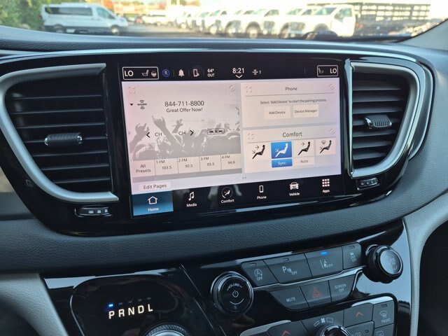 Used 2023 Chrysler Pacifica Touring-L FWD image 17
