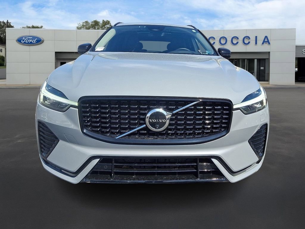 Used 2024 Volvo XC60 B5 Plus w/ Protection Package Premier AWD/4WD image 7