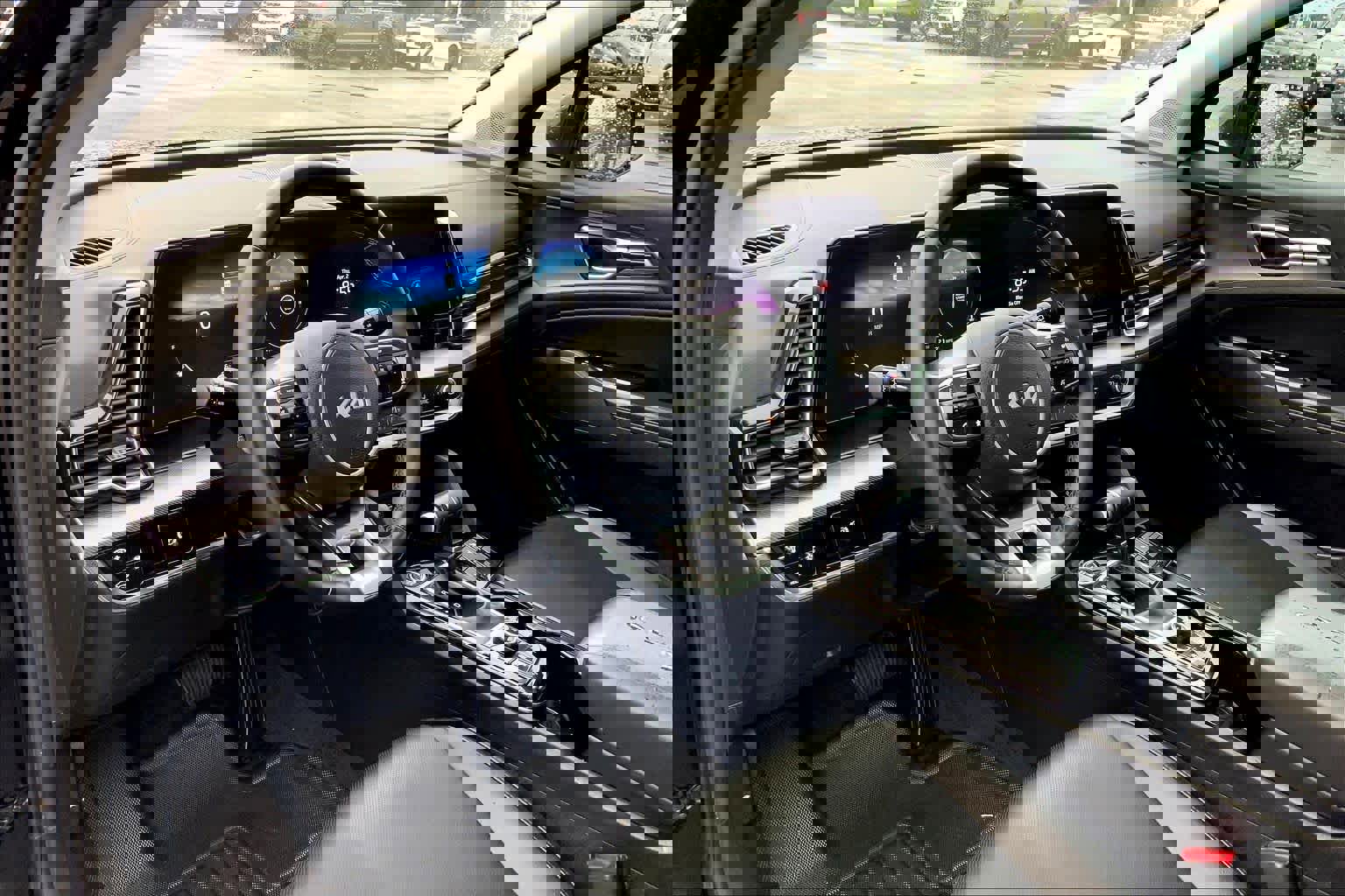 Used 2024 Kia Sportage SX image 16