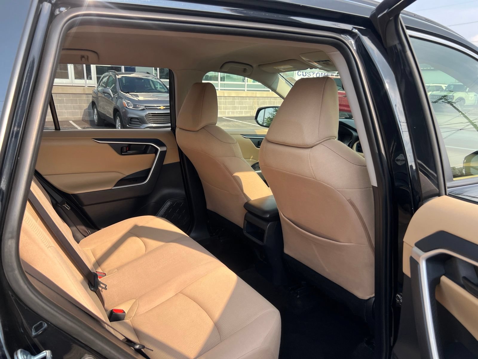 Used 2019 Toyota RAV4 LE w/ All Weather Liner Package AWD/4WD image 43