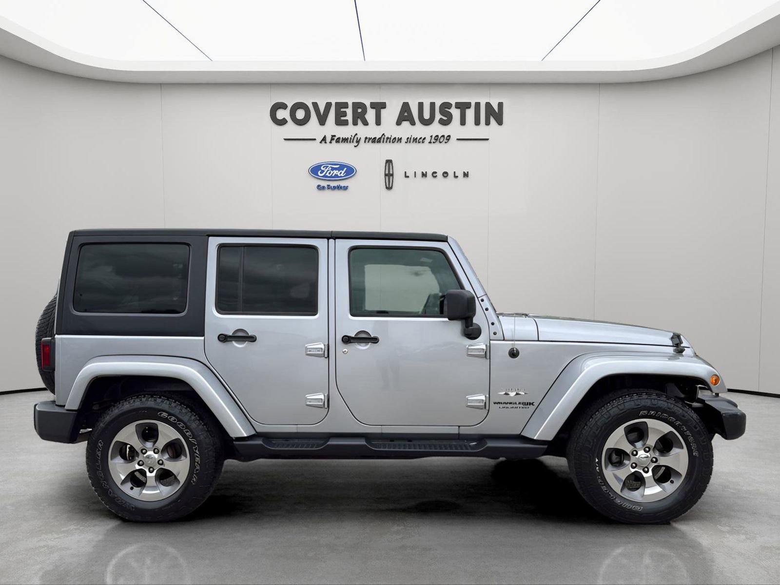 Used 2018 Jeep Wrangler Unlimited Sahara AWD/4WD image 6