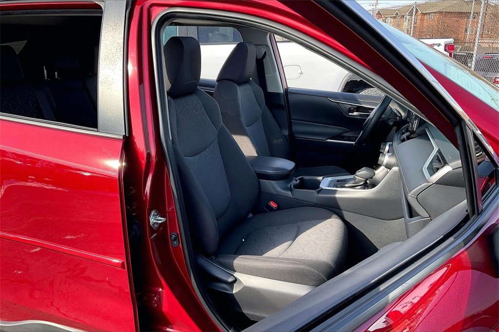 Used 2022 Toyota RAV4 XLE image 6