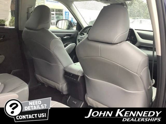 Used 2022 Toyota Highlander XLE AWD/4WD image 28
